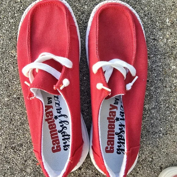 Gypsy Jazz Red Sneakers - Picture 1 of 1